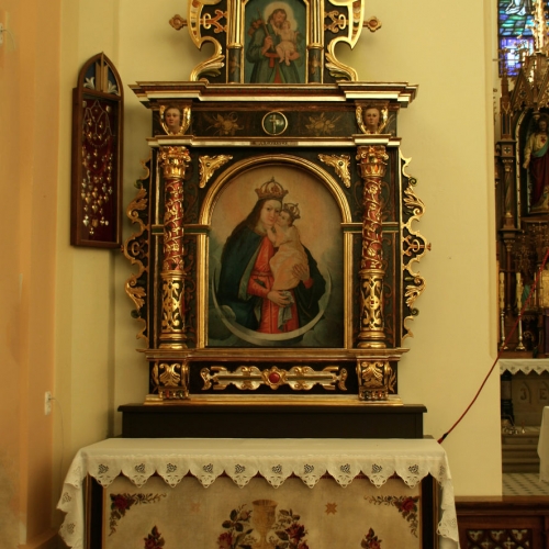 ołtarz boczny Matki Bożej z 1634 r po konserwacji