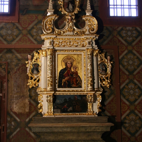 ołtarz Matki Bożej Częstochowskiej XVII w. w kaplicy po konserwacji