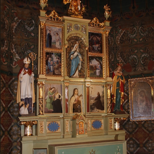 ołtarz boczny św. Teresy z pocz. XX w. po konserwacji