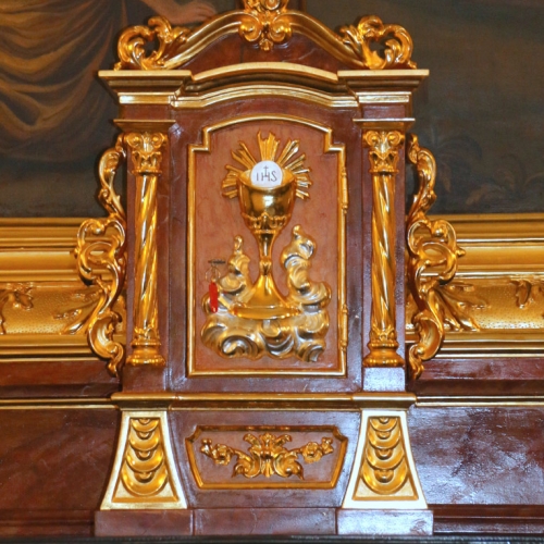 ołtarz w kaplicy Św. Krzyża XVIII w. tabernakulum po konserwacji