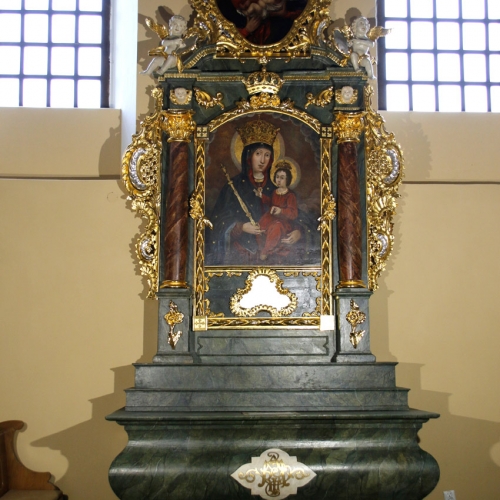 ołtarz boczny Matki Bożej XVIII w. po konserwacji