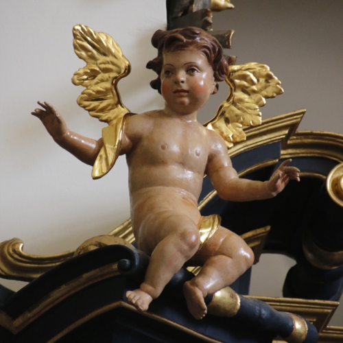 anioł z ołtarza bocznego w Tuchowie XVIII w. po konserwacji
